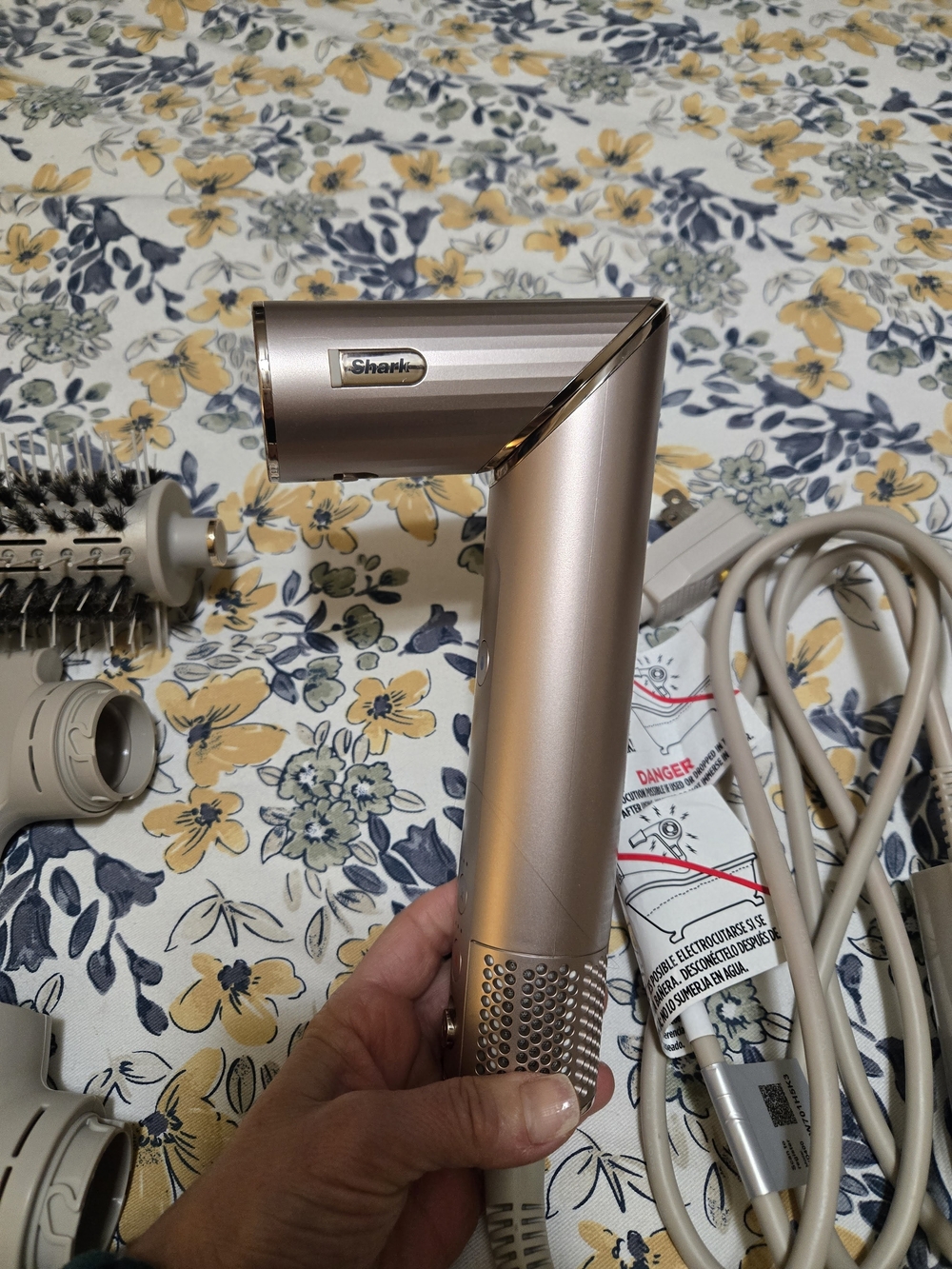 Shark Rose Gold Travel Hair Dryer - Compact Women’s Hair Tool - Picture 1 of 7